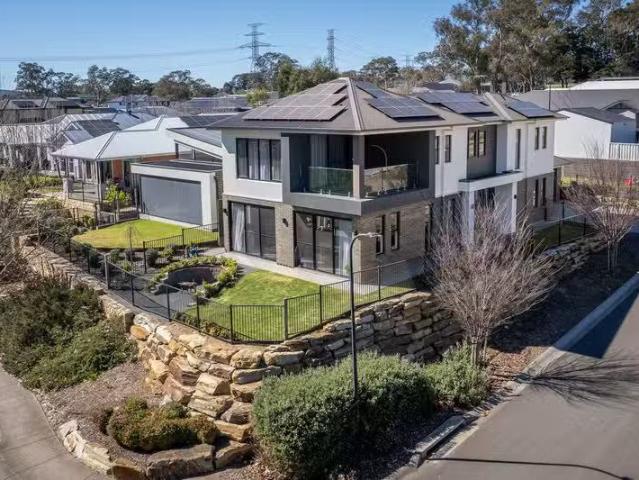 Deal! 4 BR 21 Newenham Parade, MOUNT BARKER, SA 5251 House f.