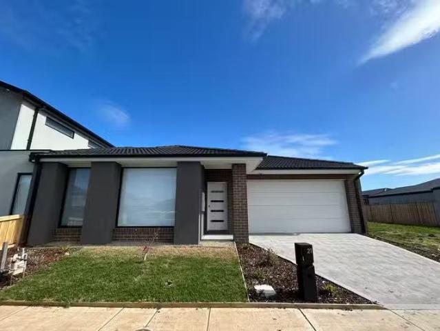 Cozy 4 BR 21 Sonata Street, WYNDHAM VALE, VIC 3024 House for.