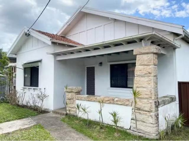 Deal! 4 BR 22 John Street, KOGARAH BAY House for rent Listed.