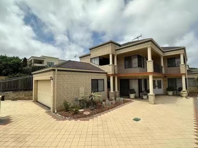 Cozy 4 BR 22A Stockdale Crescent, Wembley Downs, WA 6019