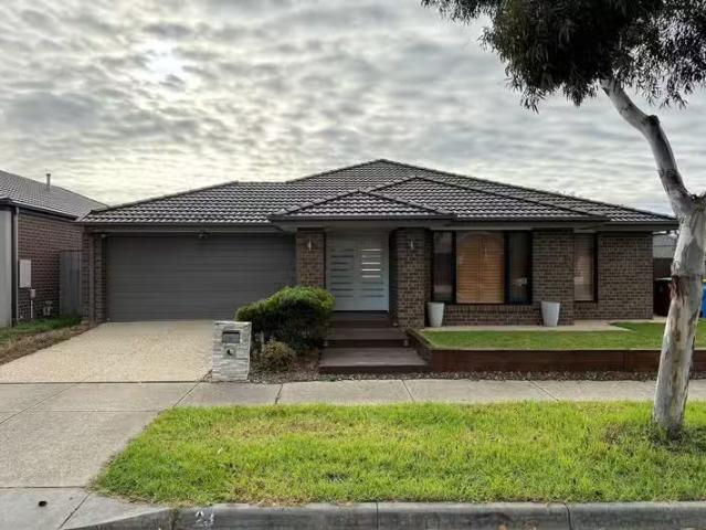 For Rent! 4 BR 23 Brightstone Drive, Clyde North, VIC 3978 H.