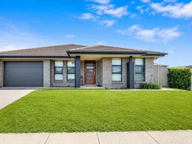 Rental! 4 BR 23 Harland Road, Spring Farm House for rent List.