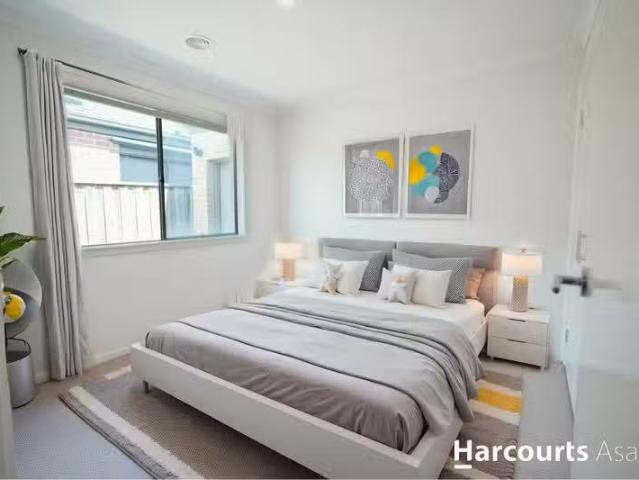 Nice 4 BR 23 Satsuma Avenue, Berwick, VIC 3806 House for Rent