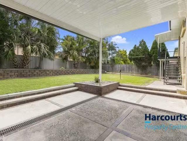 Charming 4 BR 262 Broadwater Road, MANSFIELD, QLD 4122 House.