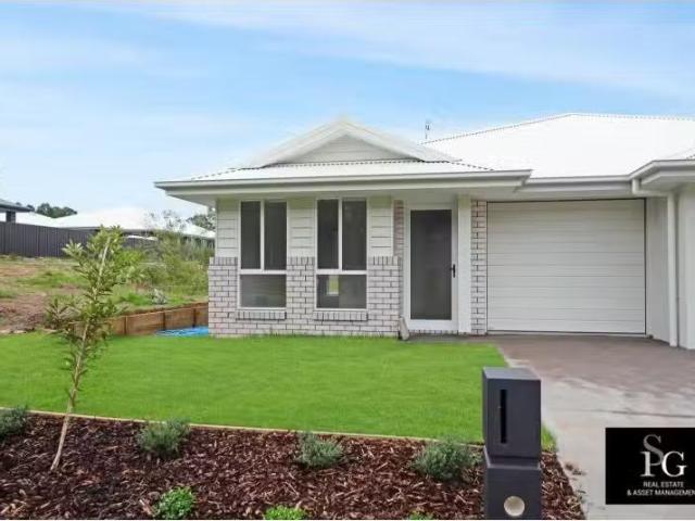 Deal! 4 BR 2/6 Oxspring Road, Farley Townhouse for rent Liste.