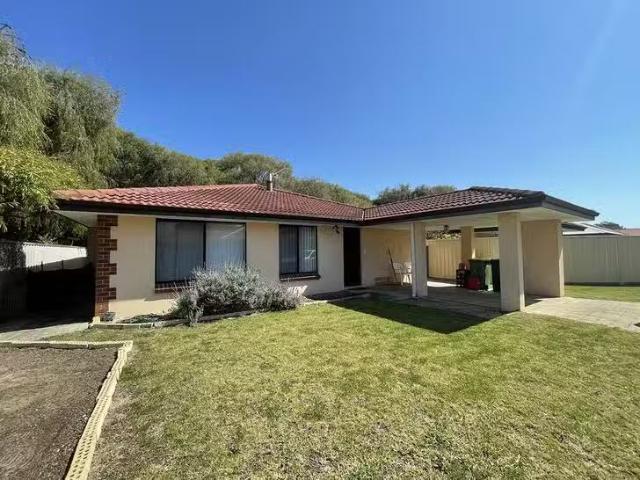Cozy 4 BR 26 Silver Gull Court, Geographe, WA 6280