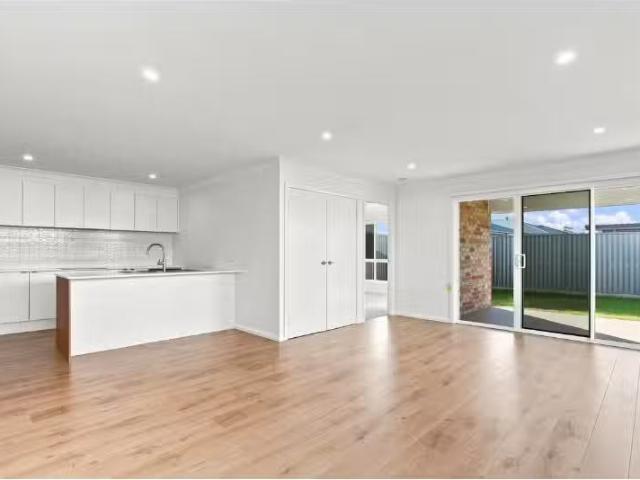 Deal! 4 BR 26a Riberry Road, Thrumster Apartment for rent Lis.