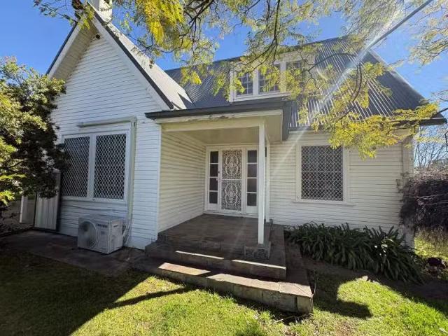 Rental! 4 BR 28 Garden Street, Tamworth House for rent Listed.