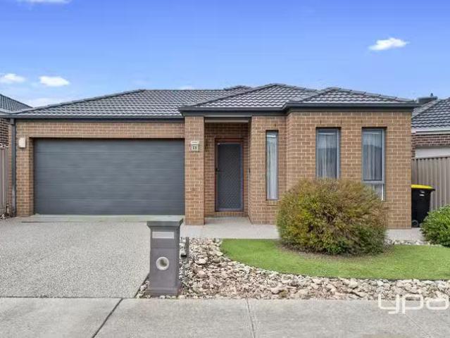 Charming 4 BR 28 Lawrence Avenue, Harkness, VIC 3337