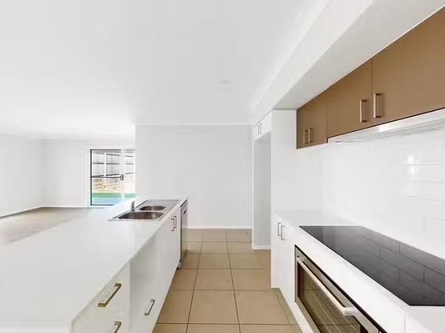 For Rent! 4 BR 28 Tetra Crescent, Ripley, QLD 4306