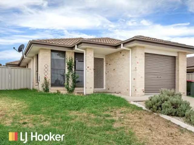 Unique 4 BR 2 Bottlebrush Cove, OXLEY VALE House for rent Lis.