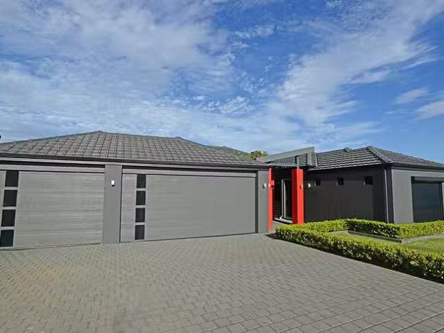 Cozy 4 BR 2 Carbine Way, Lake Coogee, WA 6166