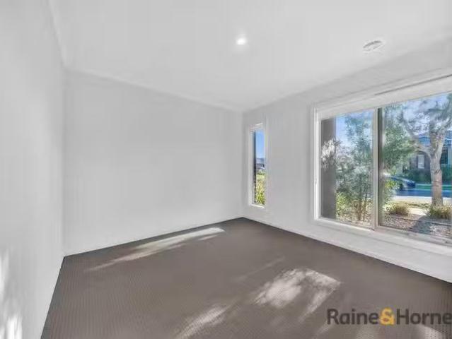 Rental! 4 BR 2 Firefly Road, Point Cook, VIC 3030