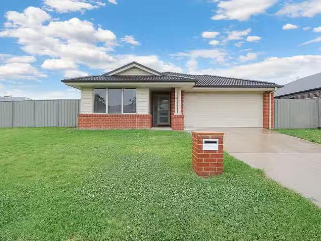 Rental! 4 BR 2 Sturt Place, Thurgoona, NSW 2640