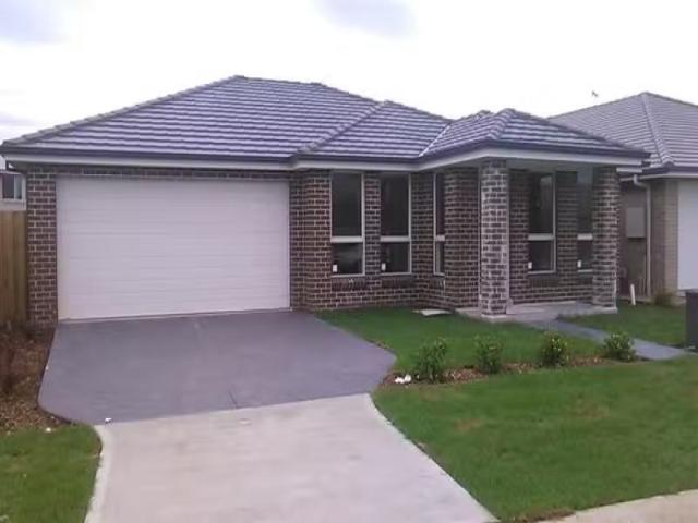 Deal! 4 BR 30 Callinan Crescent, BARDIA House for rent Listed.