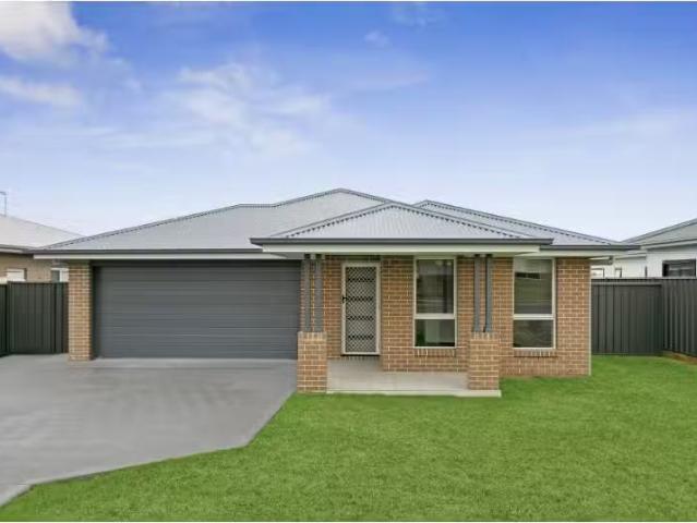 Cheap 4 BR 30 Footwall Road, Gillieston Heights House for rent.