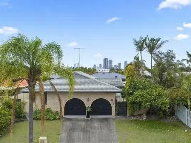 For Rent! 4 BR 30 Firmin Court, Mermaid Waters, QLD 4218