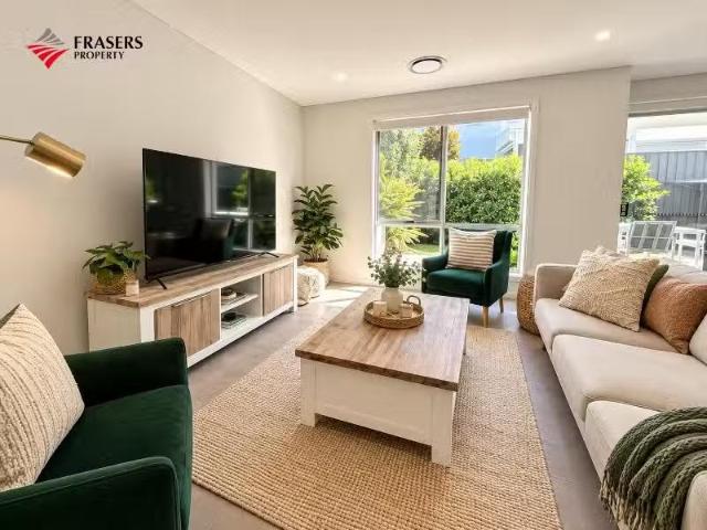 Deal! 4 BR 31 Harbour Boulevard, Shell Cove Townhouse for rent.
