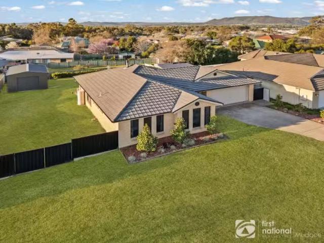 Deal! 4 BR 33 Macquarie Drive, MUDGEE House for rent Listed b.