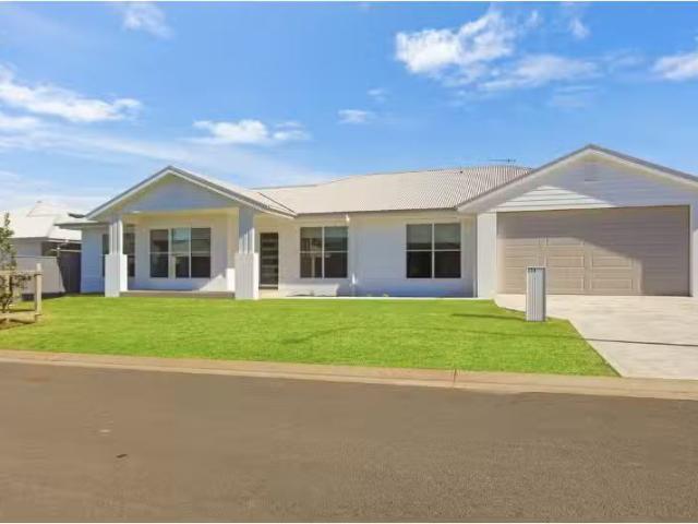 New 4 BR 33a Riberry Road, Thrumster Townhouse for rent Liste.