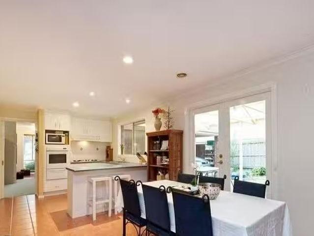 Cheap 4 BR 36 Hutchinson Drive, Lynbrook, VIC 3975