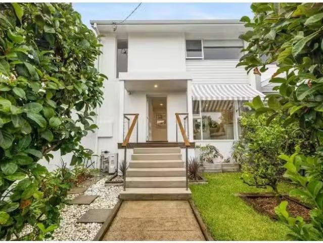 Just in! 4 BR 7 White Avenue, Maroubra House for rent Listed.