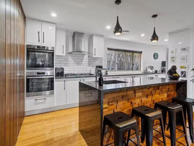 Just in! 4 BR 7 Boronia Court, COLLINGWOOD PARK, QLD 4301 Ho.