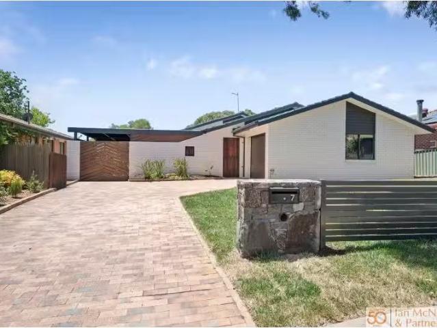 Deal! 4 BR 7 Hayley Crescent, Queanbeyan House for rent Liste.