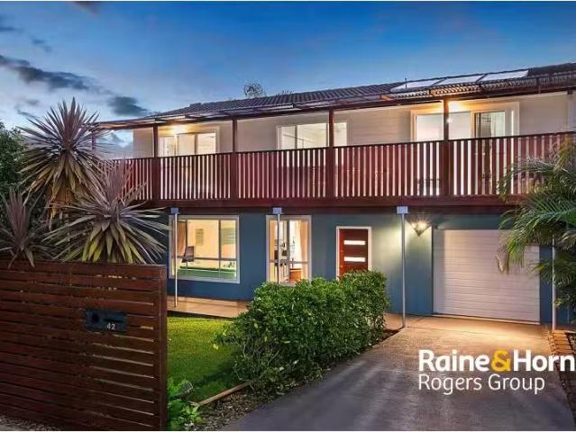 Cozy 4 BR 42 Elizabeth Bay Drive, LAKE MUNMORAH House for rent.