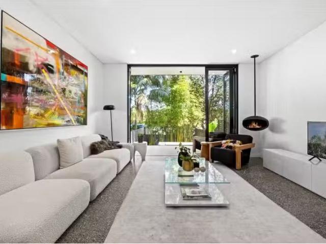 Unique 4 BR 42 Rosser Street, Rozelle Townhouse for rent List.