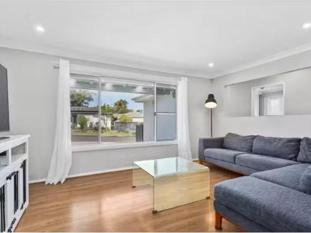 Just in! 4 BR 44 Exmouth Road, Kanahooka House for rent Liste.