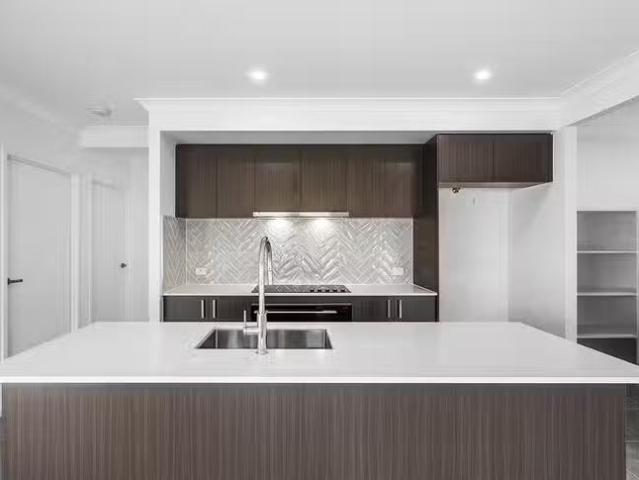 Nice 4 BR 46 Hann Street, South Maclean, QLD 4280