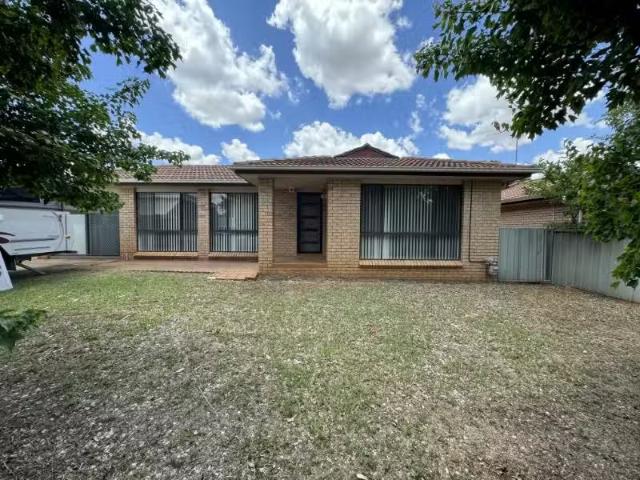 Rental! 4 BR 4 Wilson Street, Dubbo House for rent Listed by.