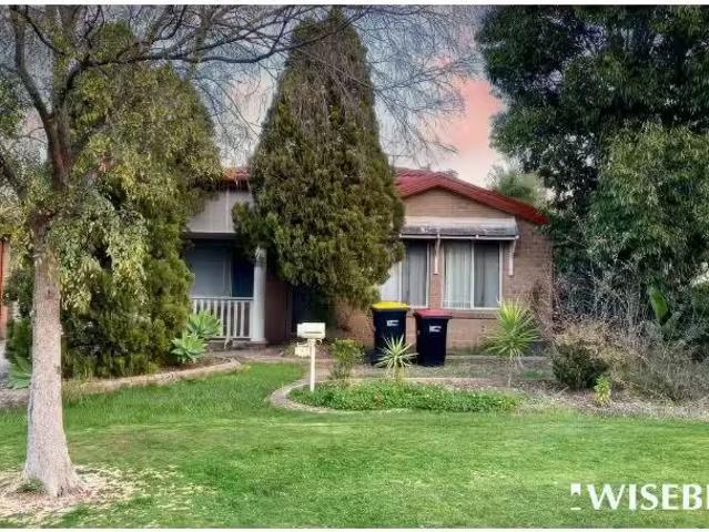 Cheap 4 BR 4 Lupton Place, Horningsea Park House for rent Lis.