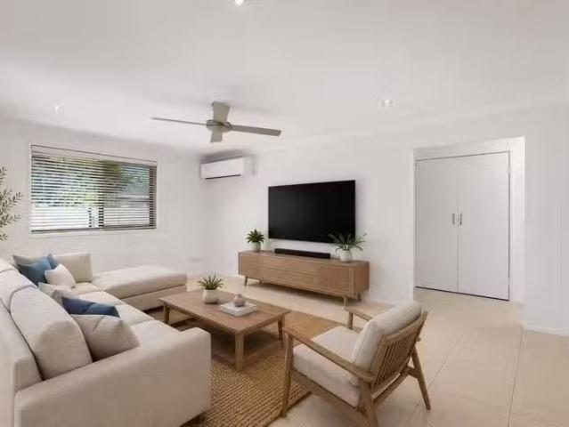 For Rent! 4 BR 4. Razorbill Street, Burleigh Waters, QLD 4220.