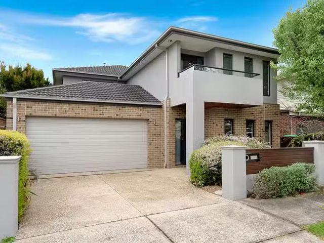 Cheap 4 BR 4 Sabina Road, Officer, VIC 3809