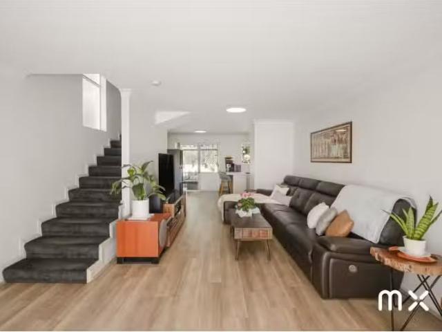 New 4 BR 5/13 Pioneer Road, Bellambi Townhouse for rent Liste.
