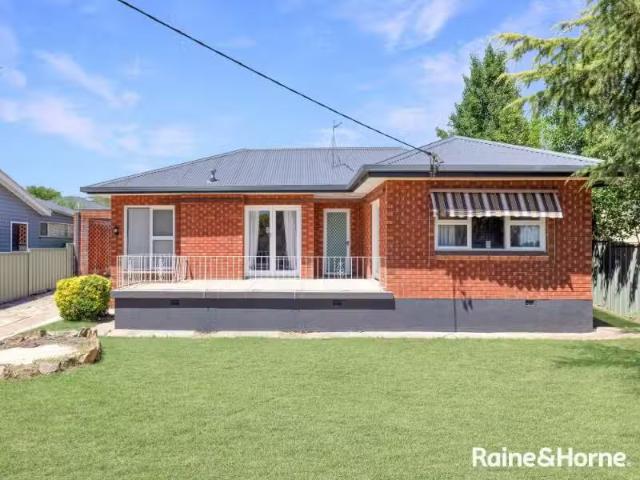 Cheap 4 BR 51 Gilmour Street, KELSO House for rent Listed by.