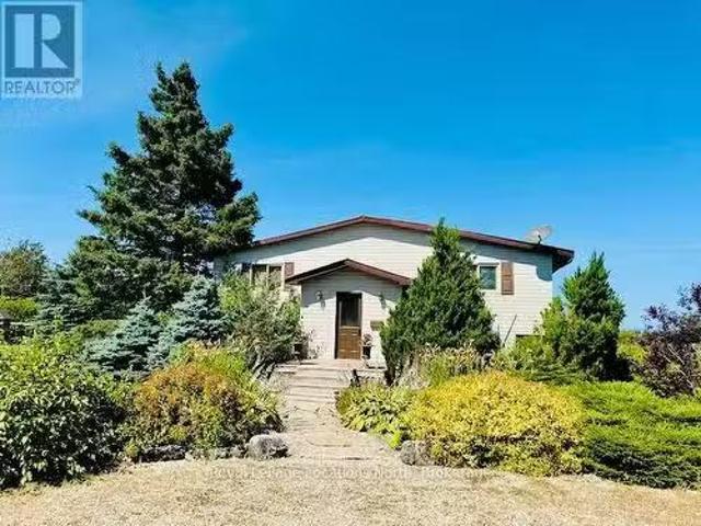 Unique 4 BR 569513 6Th Side Road, Blue Mountains, ON, N0H 2E0.