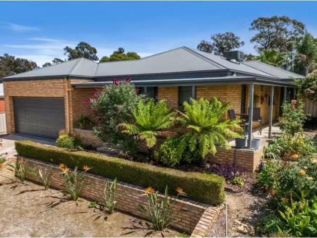 Just in! 4 BR 5 Alfreda Place, Golden Square House for rent L.