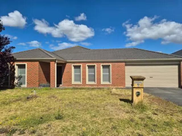 Just in! 4 BR 5 Bingham Rise, Lynbrook VIC 3975 House For Le.