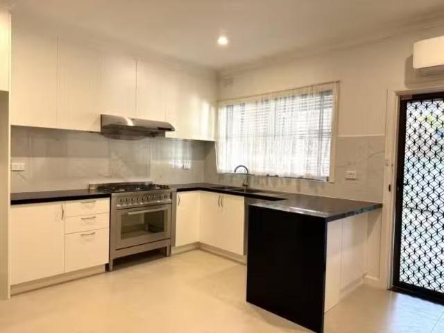 Charming 4 BR 5 Roslyn Street, Burwood VIC 3125 House For Le.