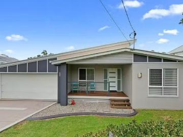 Just in! 4 BR 69 Barrinia Street, MANLY, QLD 4179 House for.