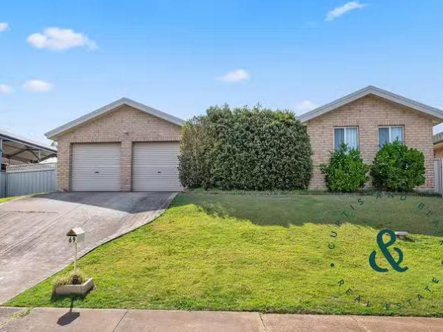 Charming 4 BR 69 Dalyell Way, Raymond Terrace, NSW 2324