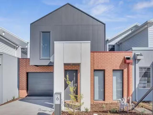 Rental! 4 BR 6 Dussehra Street, Kalkallo, VIC 3064
