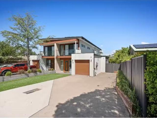 Rental! 4 BR 6 Rapanea street, RIVETT House for rent Listed b.