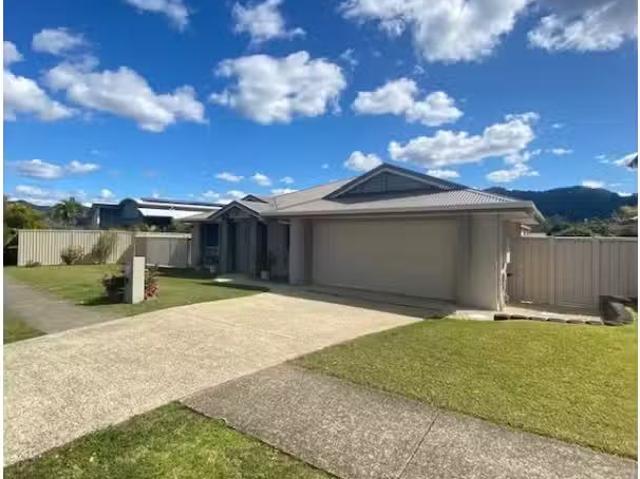 Cozy 4 BR 71 William Sharp Drive, COFFS HARBOUR House for rent.