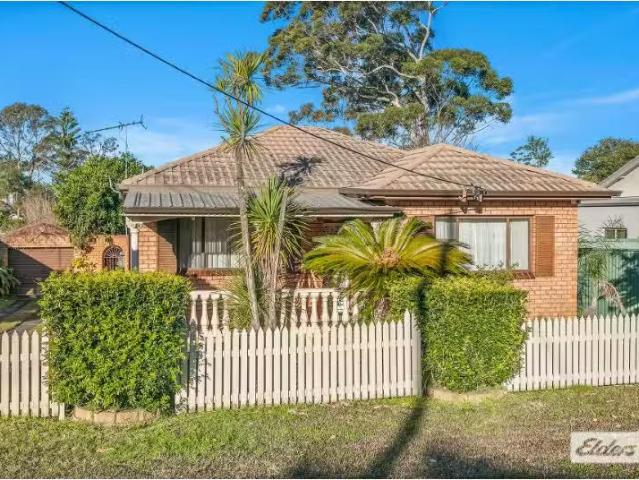 Rental! 4 BR 76 Premier Street, Gymea House for rent Listed b.