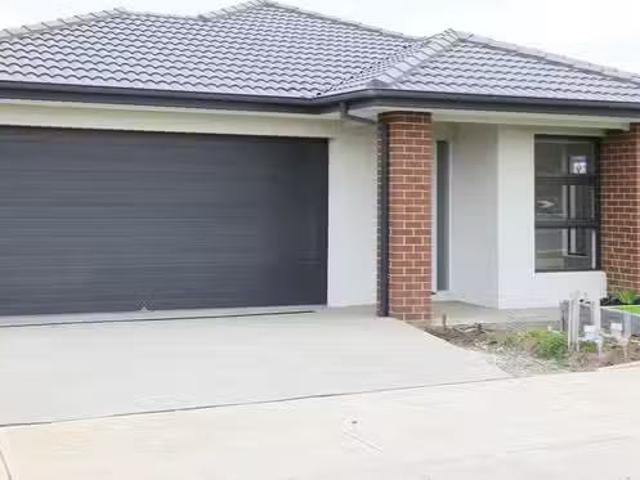Rental! 4 BR 88 Lumin Street, KALKALLO, VIC 3064 House for R.