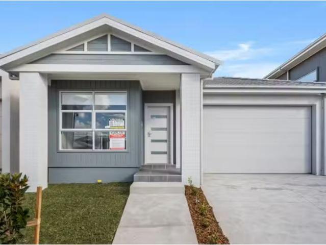 For Rent! 4 BR 8 Carpenter Street, CALDERWOOD House for rent.
